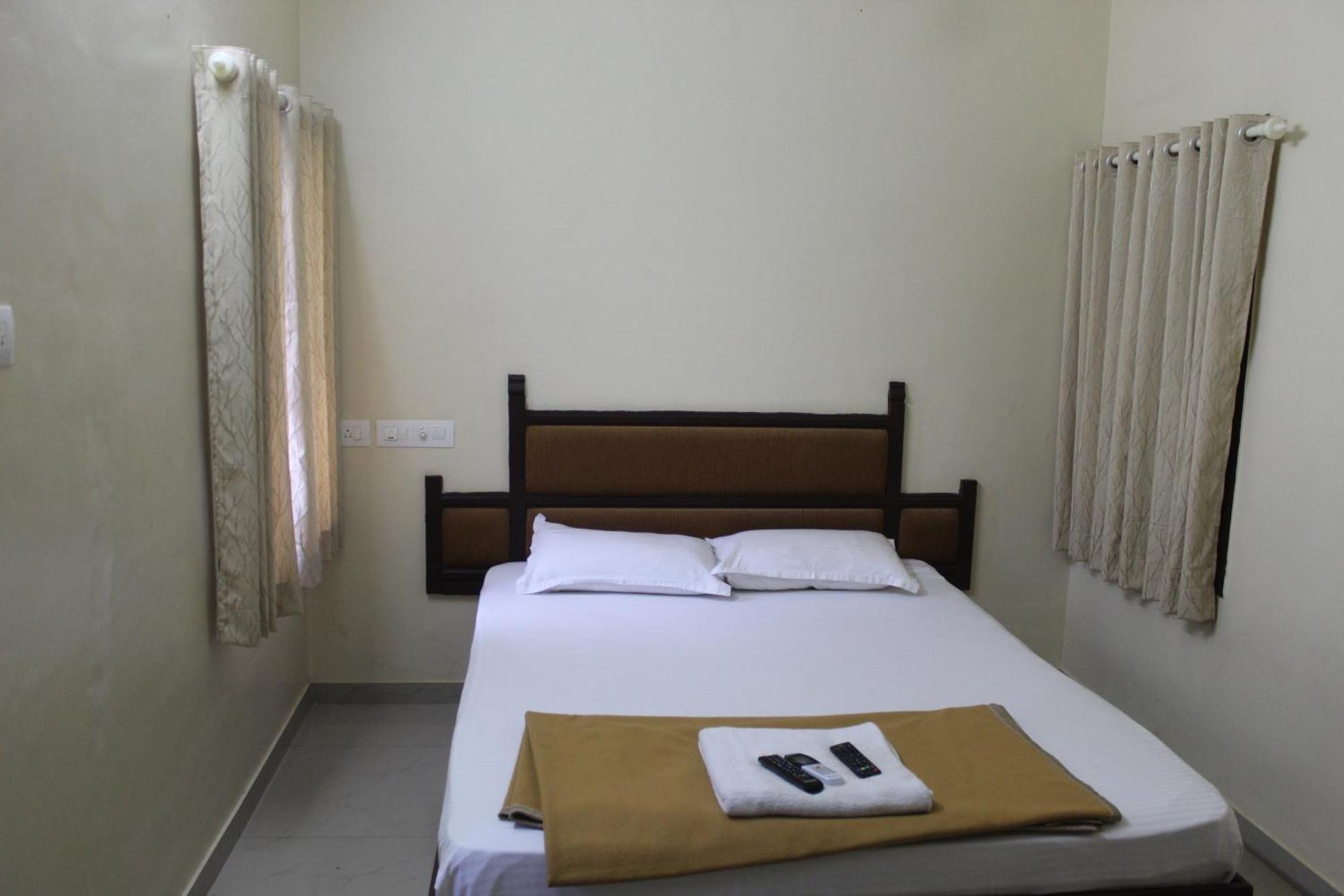 Anna Hotel Thiruvananthapuram Zewnętrze zdjęcie