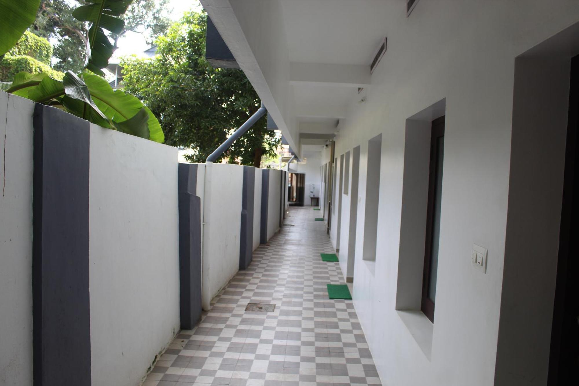 Anna Hotel Thiruvananthapuram Zewnętrze zdjęcie