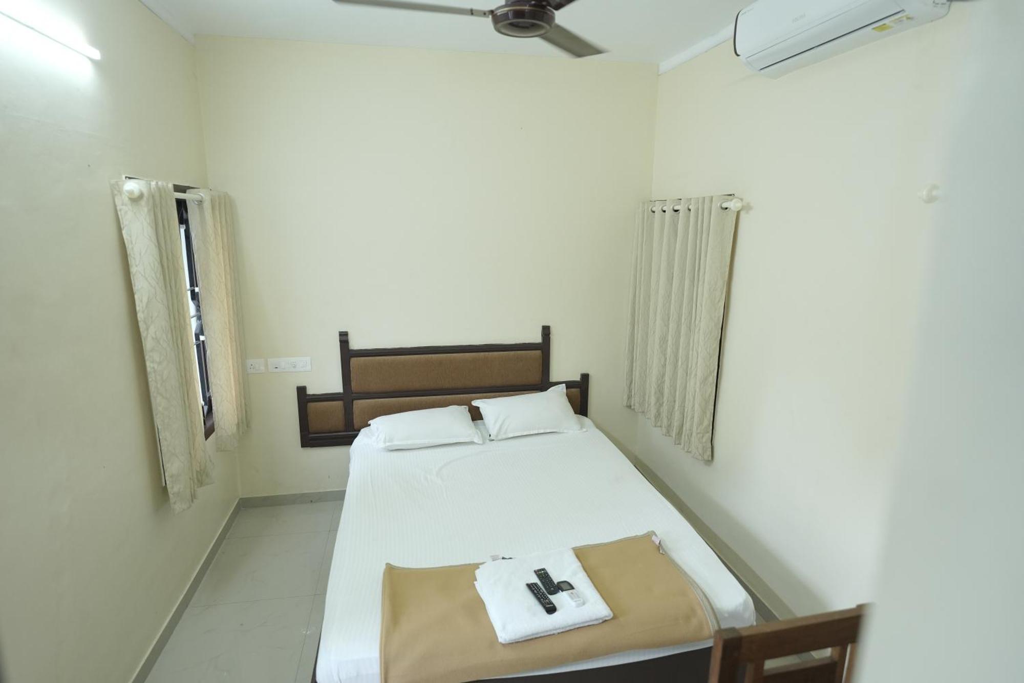 Anna Hotel Thiruvananthapuram Zewnętrze zdjęcie